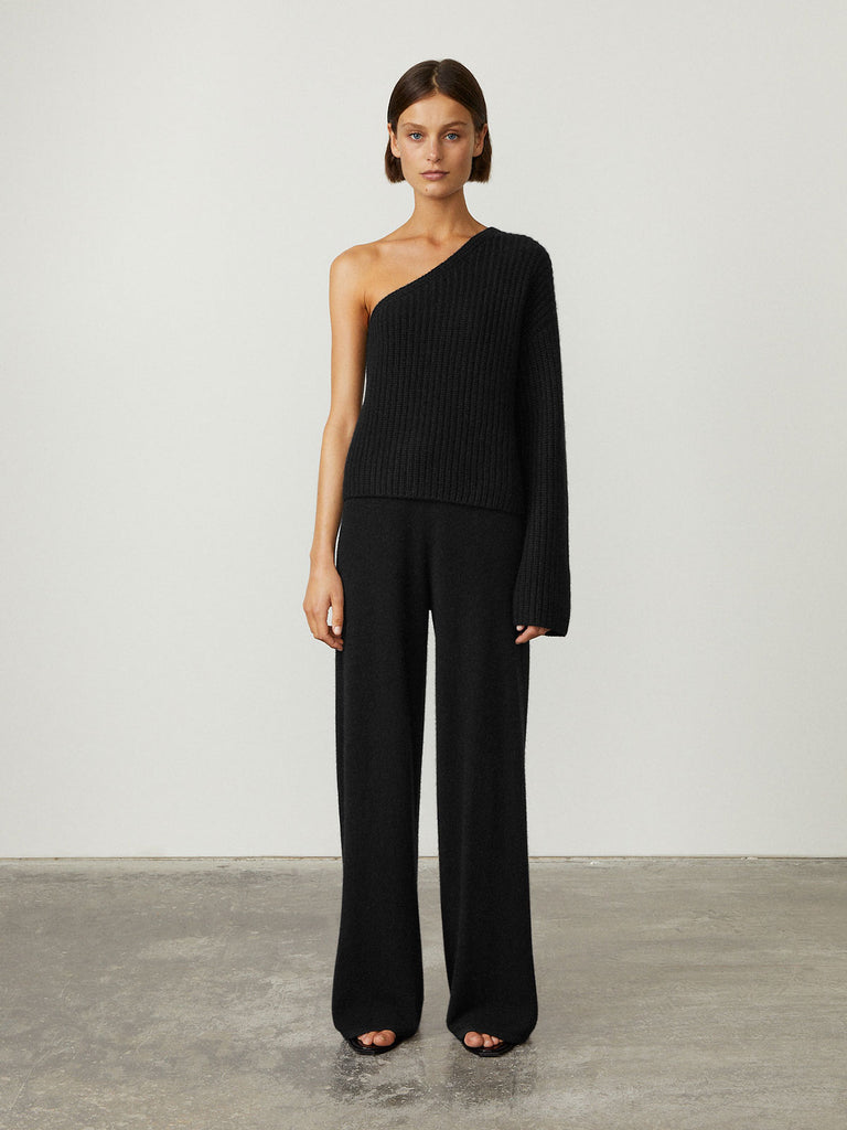 Margit Sweater Black | Lisa Yang | Svart tröja med en ärm i 100% kashmir