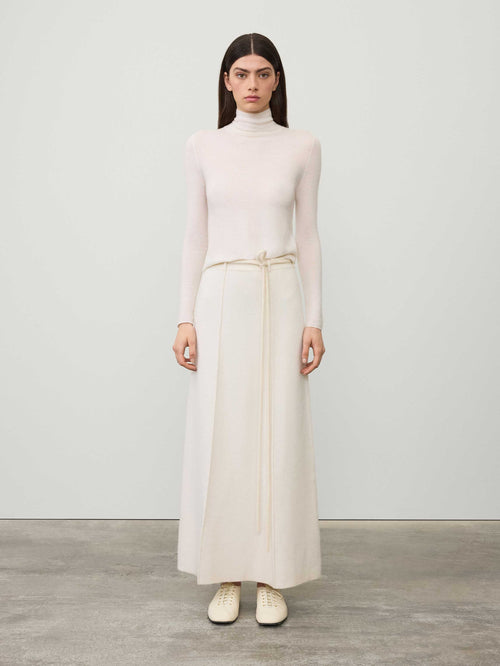 Ameline Skirt Cream | LISA YANG | Vit lång kjol med bälteshällor i 100% kashmir