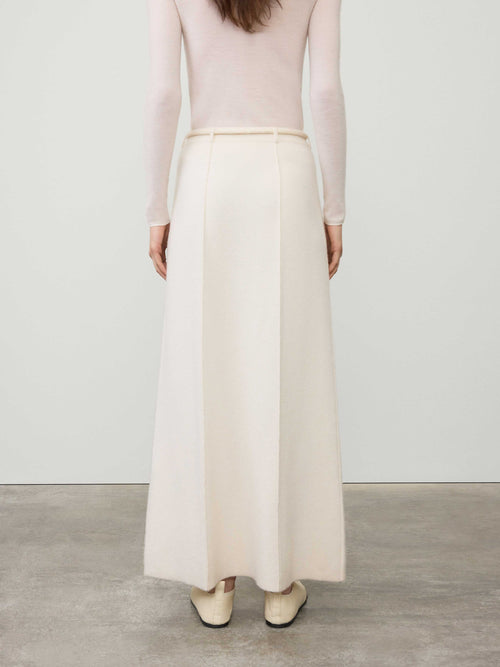 Ameline Skirt Cream | LISA YANG | Vit lång kjol med bälteshällor i 100% kashmir