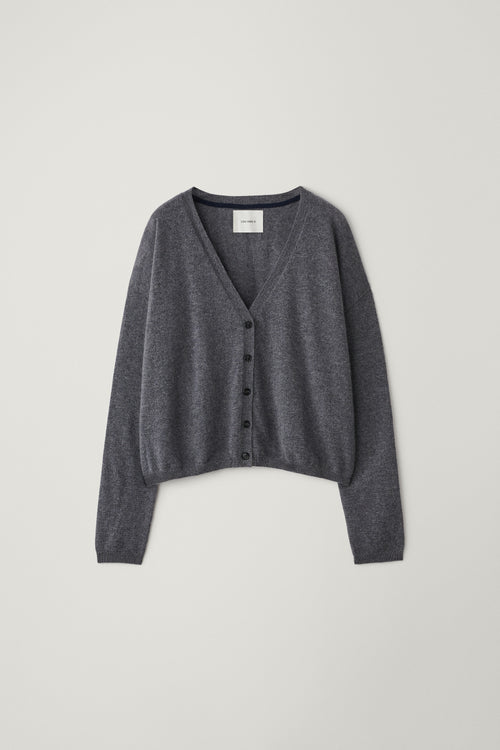 Abby Cardigan Graphite | LISA YANG | Mörkgrå v-ringad kofta i 100% kashmir 