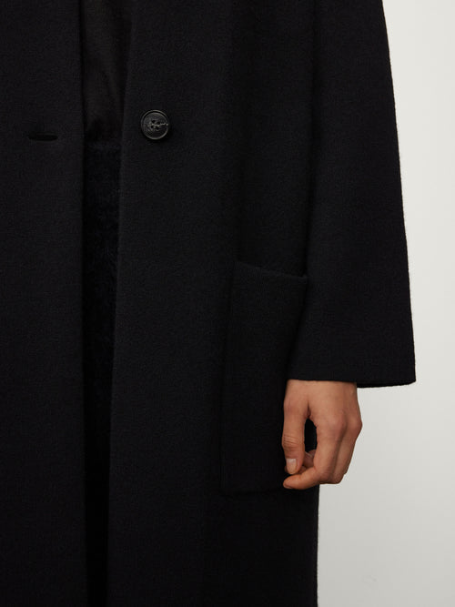 Amie Coat Black | LISA YANG | Svart kappa i 100% kashmir