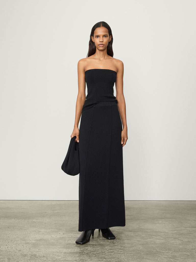 Ameline Skirt Black | LISA YANG | Svart lång kjol med bälteshällor i 100% kashmir