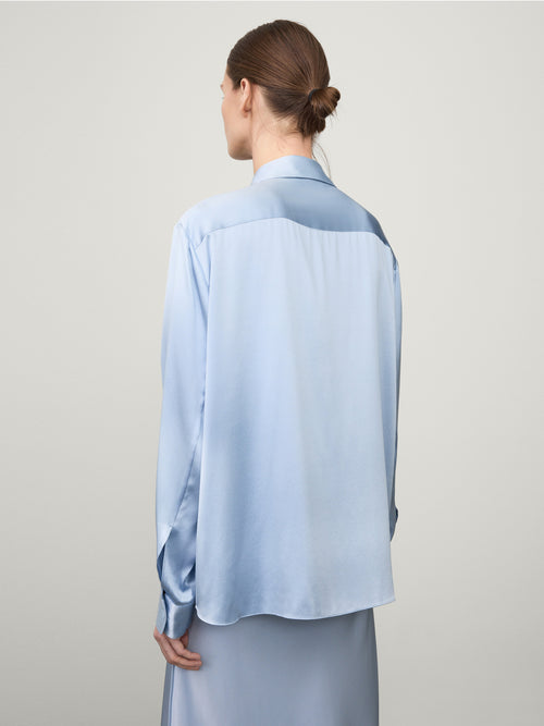 Long Sleeved Button Up Shirt Surf | LISA YANG | Ljusblå silkes skjorta i 100% silke