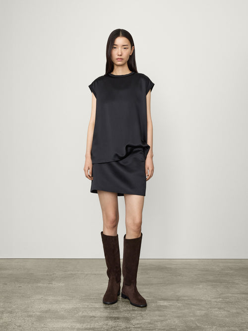 Round Neck Sleeveless Top Midnight | LISA YANG | Svart silkestopp i 100% silke