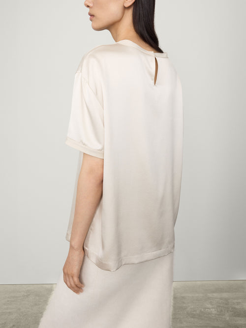 Round Neck T-shirt Champagne | LISA YANG | Vit T-shirt i 100% silke