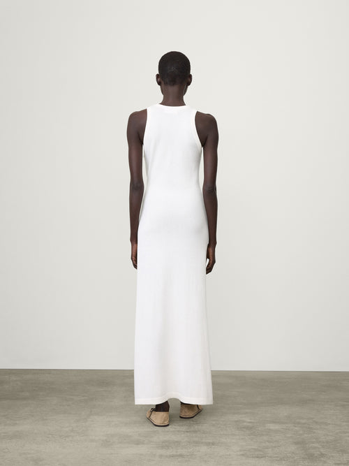 Angeline Dress Salt | LISA YANG | Vit klänning med knytdetalj i midjan i bomull och kashmir
