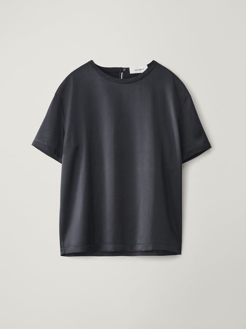 Round Neck T-shirt Midnight | LISA YANG | Svart T-shirt i 100% silke