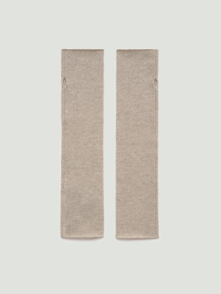 Aspen Arm Warmers Sand | LISA YANG | Beige armvärmare torgvantar i 100% kashmir