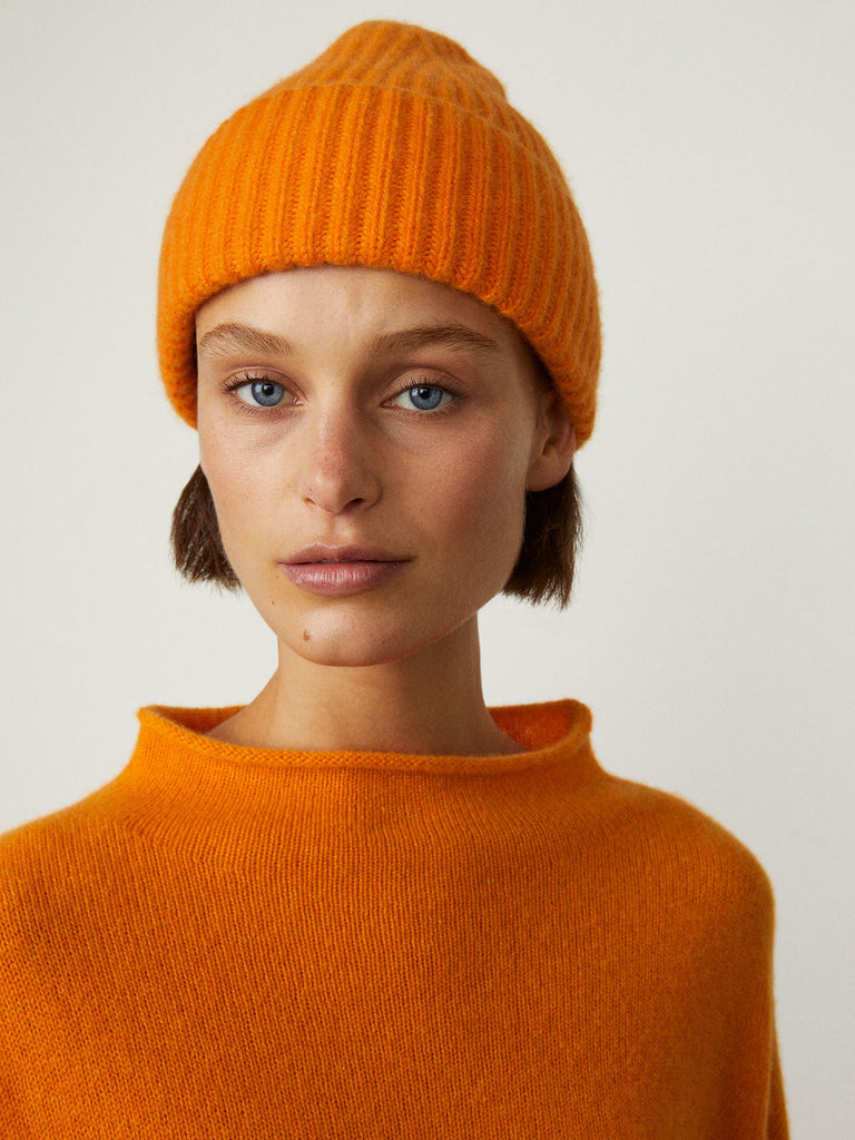 Martigny Hat Apricot | Lisa Yang | Orange ribbad mössa i 100% kashmir