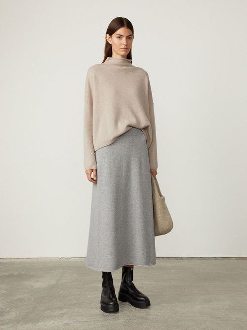 Elin Skirt Dove Grey | Lisa Yang | Grå ljusgrå lång kjol i 100% kashmir