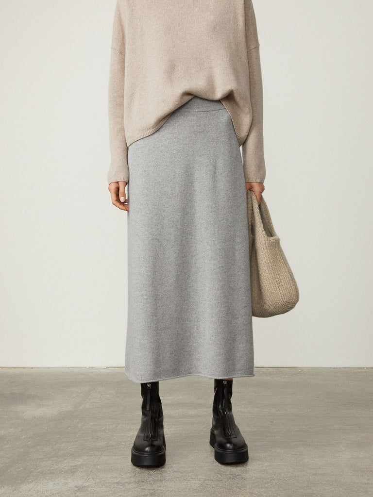 Elin Skirt Dove Grey | Lisa Yang | Grå ljusgrå lång kjol i 100% kashmir