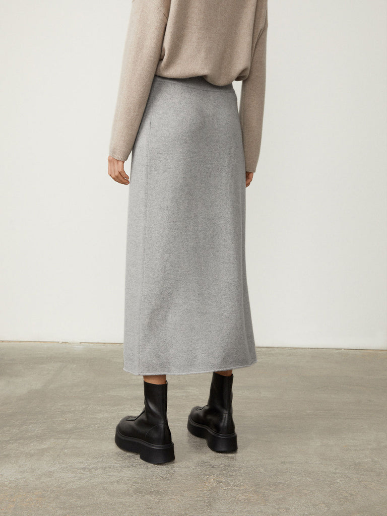 Elin Skirt Dove Grey | Lisa Yang | Grå ljusgrå lång kjol i 100% kashmir