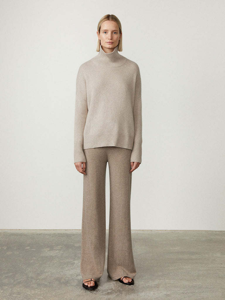 Heidi Sweater Sand | Lisa Yang | Beige tröja polotröja i 100% kashmir