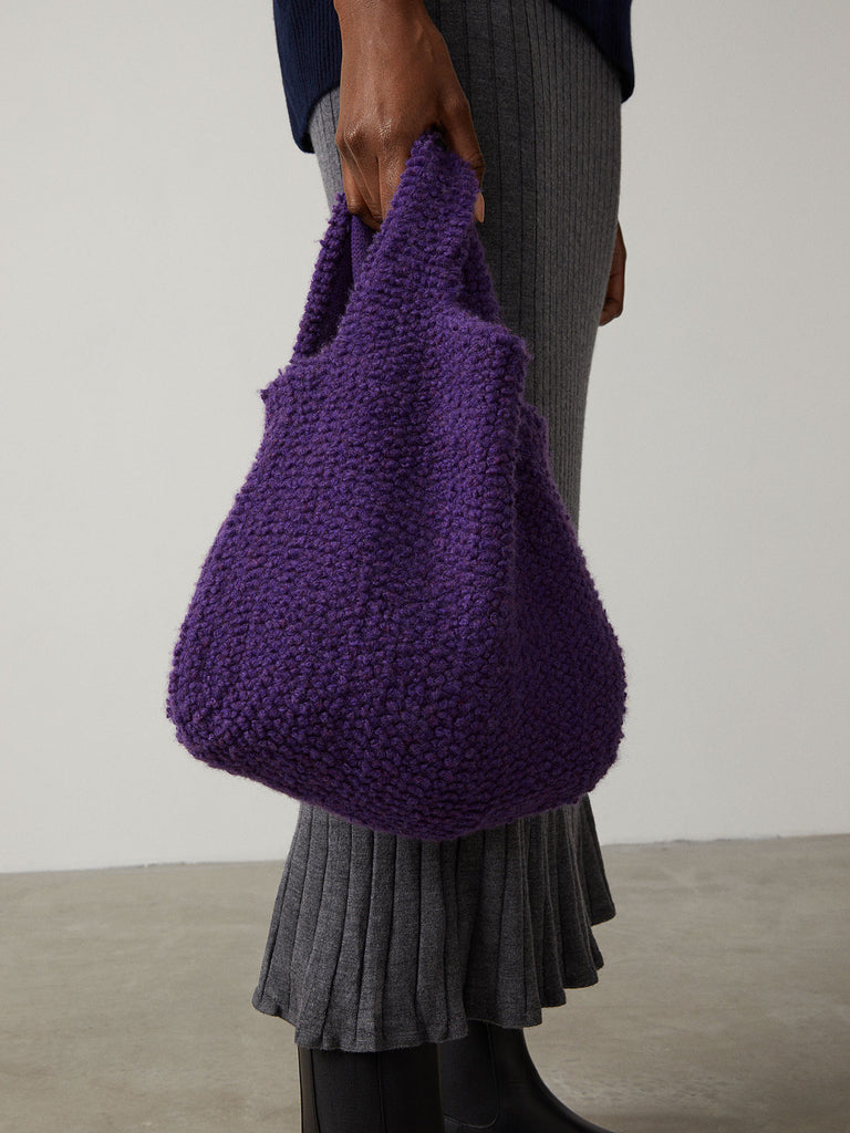 Kaia Bag Deep Violet | Lisa Yang | Lila mörklila väska i 100% kashmir