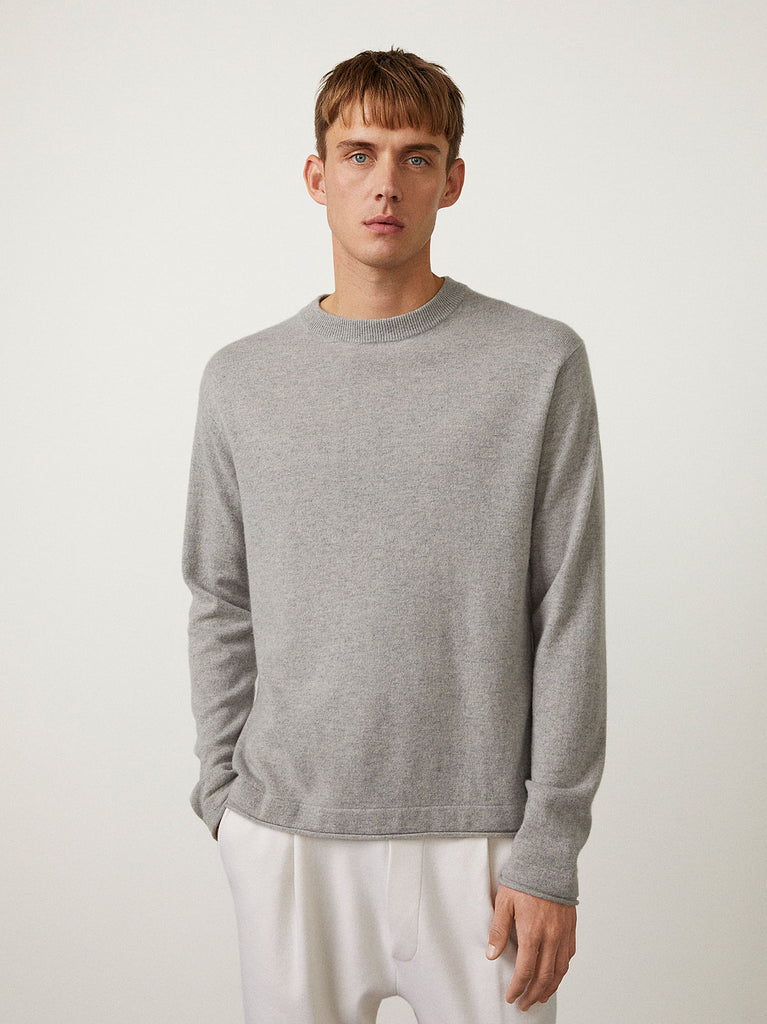 Beneoit Sweater Dove Grey | Lisa Yang | Grå ljusgrå långärmad tröja i 100% kashmir