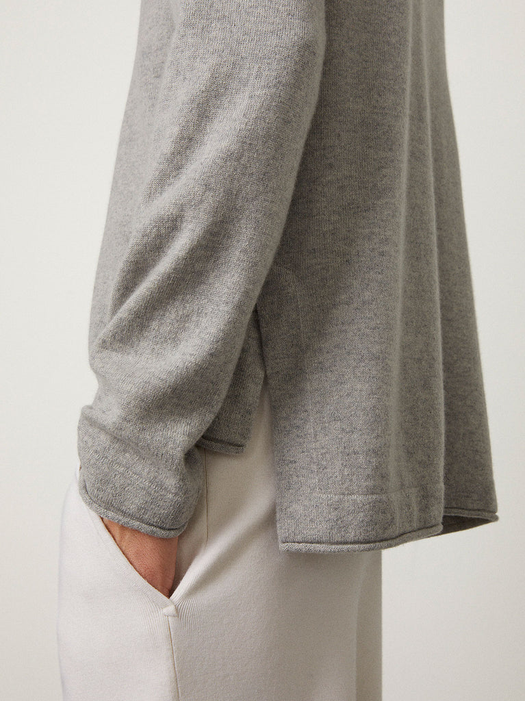 Beneoit Sweater Dove Grey | Lisa Yang | Grå ljusgrå långärmad tröja i 100% kashmir