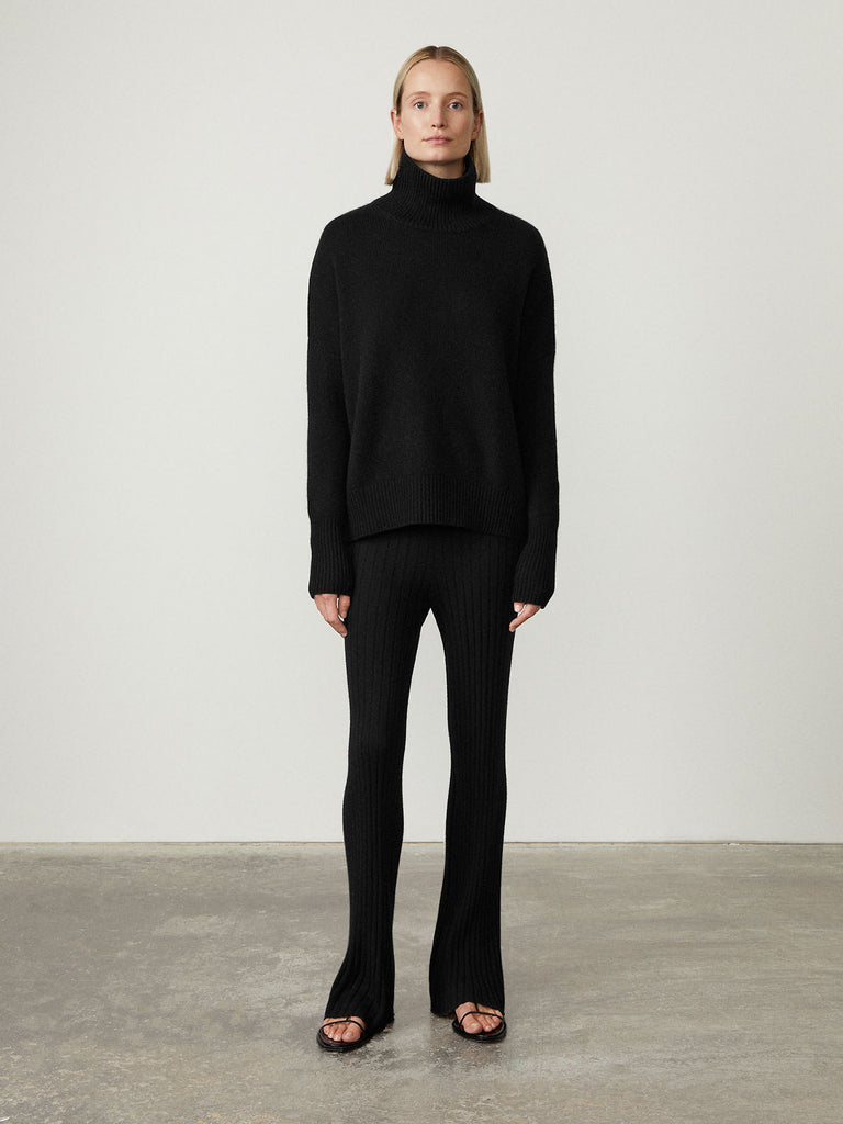 Heidi Sweater Black | Lisa Yang | Svart tröja polotröja i 100% kashmir