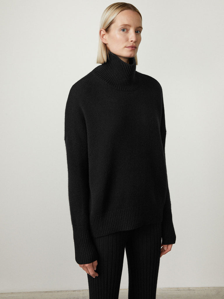 Heidi Sweater Black | Lisa Yang | Svart tröja polotröja i 100% kashmir