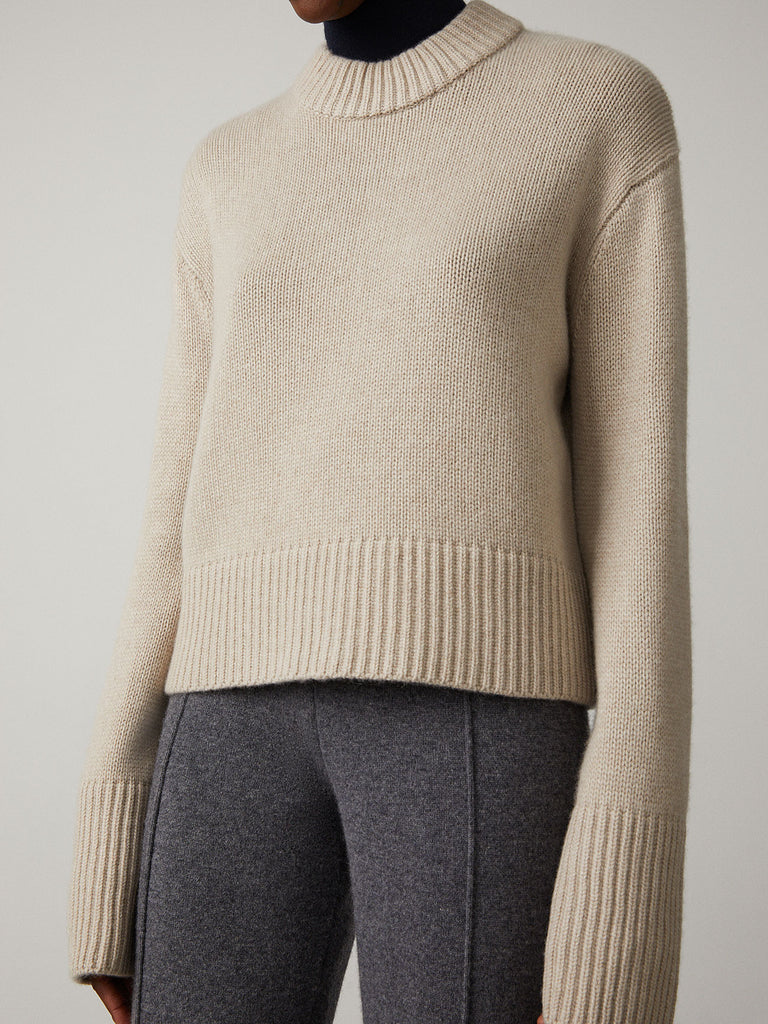 Sony Sweater Sand | Lisa Yang | Beige sandfärgad tröja med lång ärm i 100% kashmir