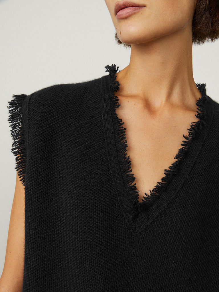 Lola Dress Black | Lisa Yang | Black short sleeved v-neck dress with fringes in 100% cashmere
