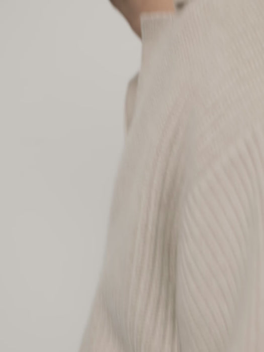 Damien Sweater Sand | Lisa Yang | Beige v-ringad tröja med krage i 100% kashmir