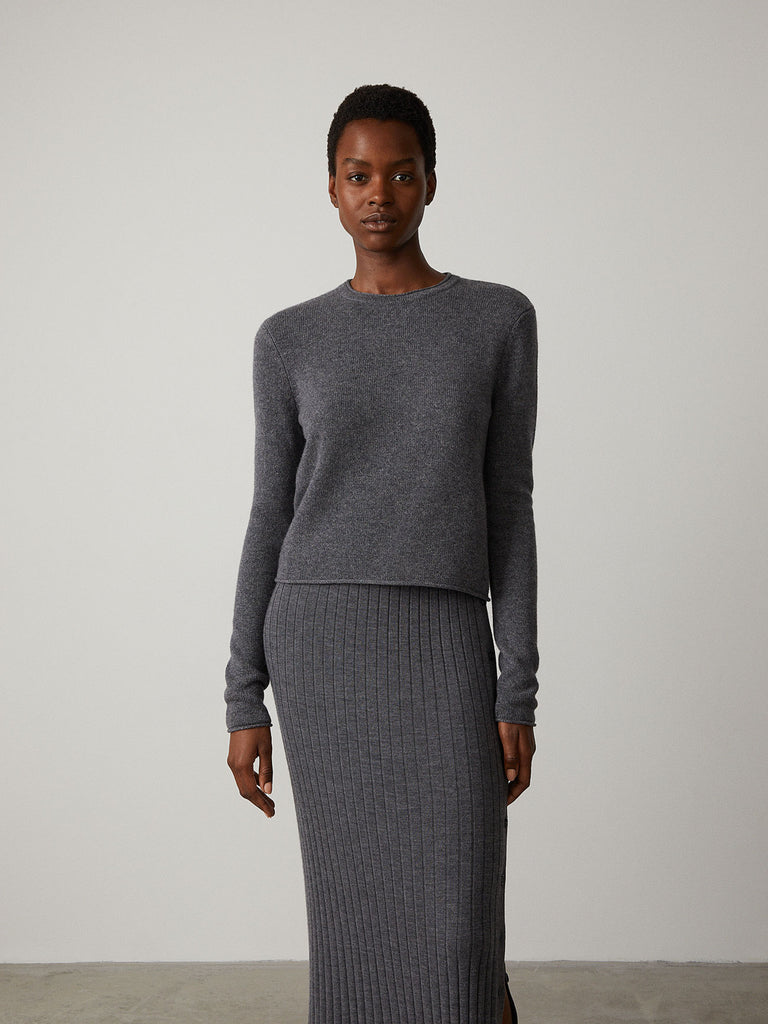 Doreen Sweater Graphite | Lisa Yang | Grå mörkgrå tröja i 100% kashmir