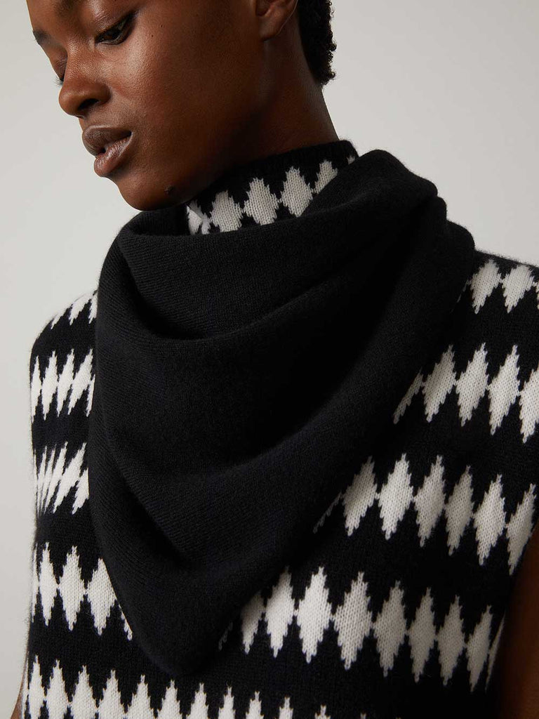 Bandana Large Black | Lisa Yang | Svart sjal scarf i 100% kashmir