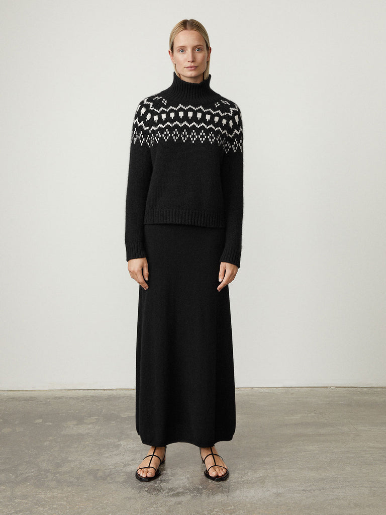 Nina Sweater Black Cream | Lisa Yang | Svart tröja med mönster i 100% kashmir