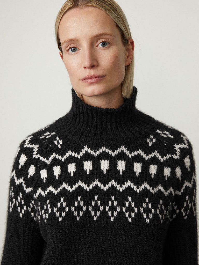 Nina Sweater Black Cream | Lisa Yang | Svart tröja med mönster i 100% kashmir