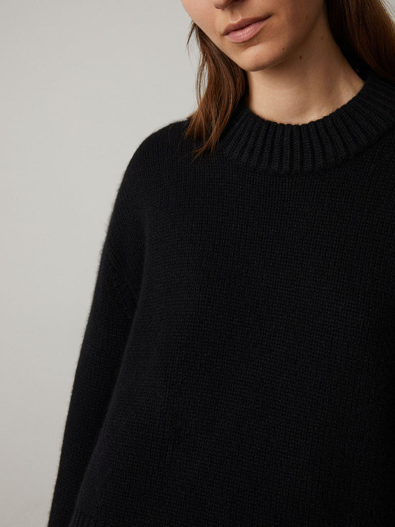 Sony Sweater Black | Lisa Yang | Svart tröja med lång ärm i 100% kashmir
