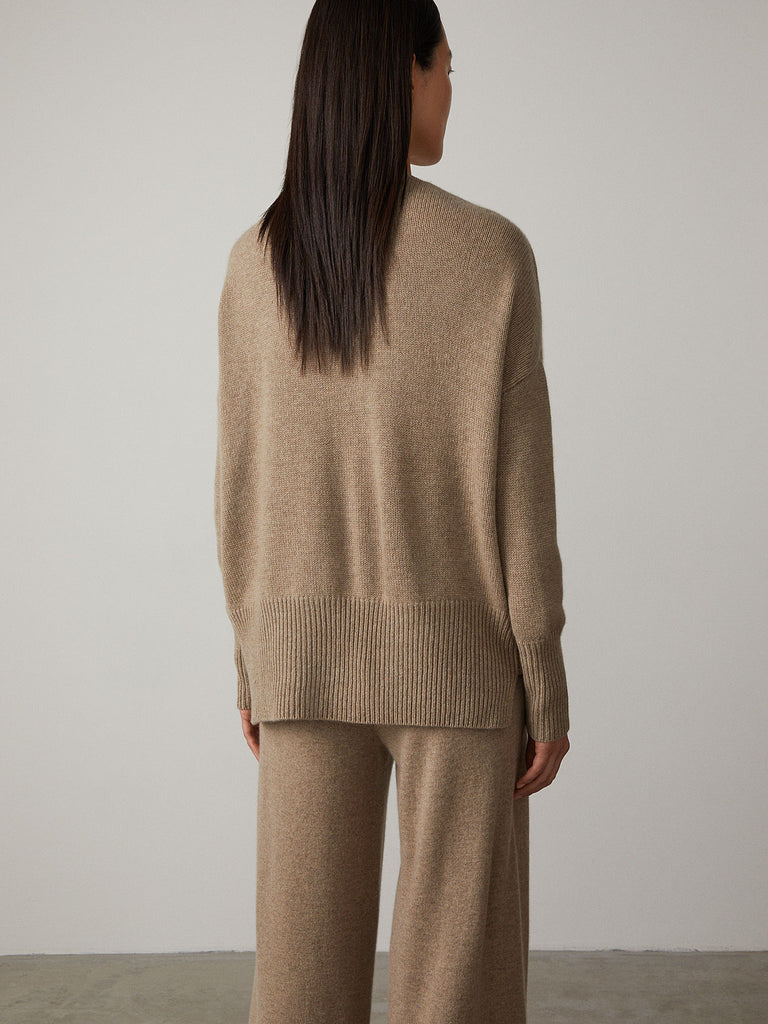 Mila Sweater Mole | Lisa Yang | Brun beige tröja i 100% kashmir