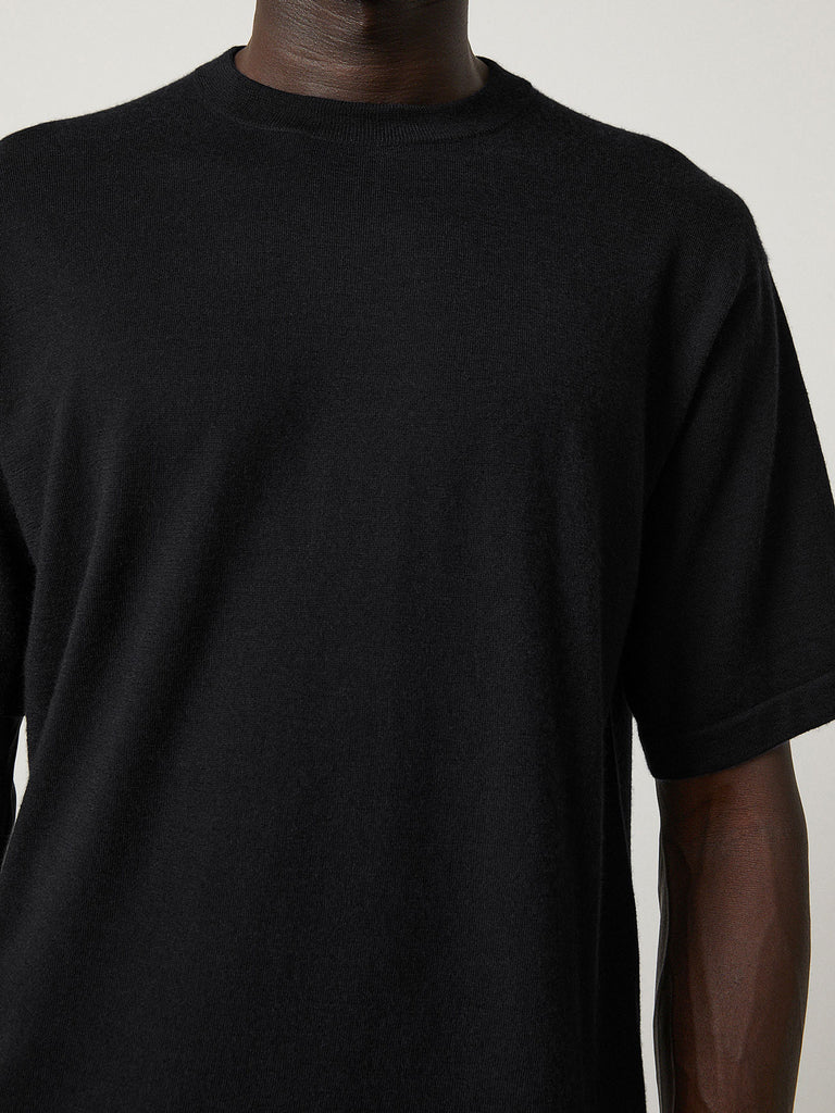 Ancell Tee Black | Lisa Yang | Svart kortärmad T-shirt i 100% kashmir
