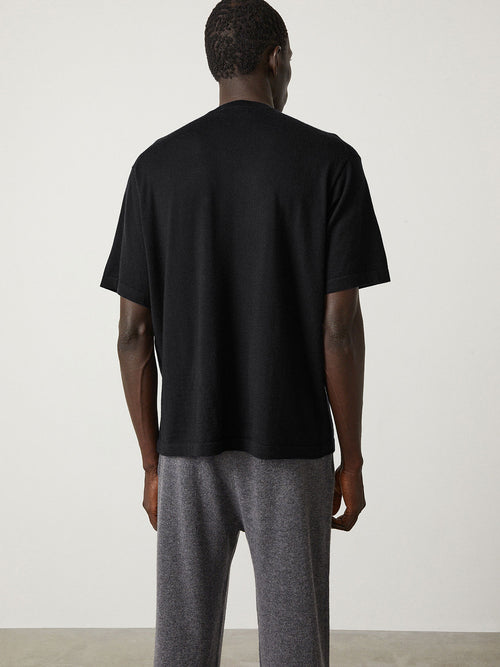 Ancell Tee Black | Lisa Yang | Svart kortärmad T-shirt i 100% kashmir