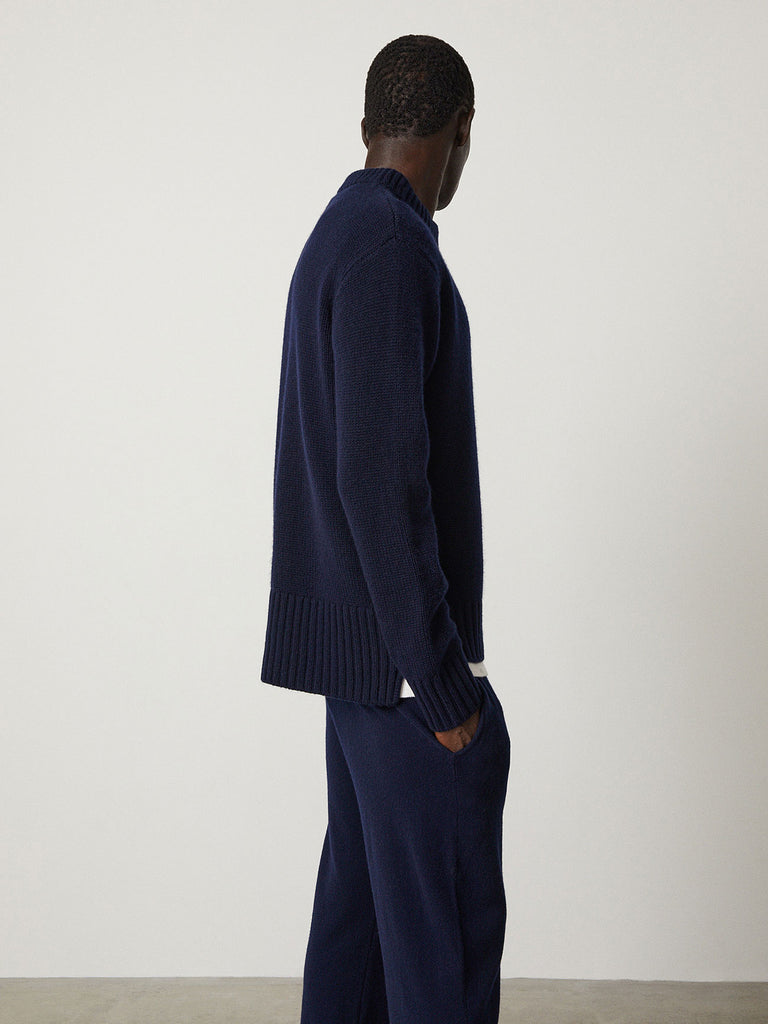 Claude Sweater Navy | Lisa Yang | Blå mörkblå tröja i 100% kashmir