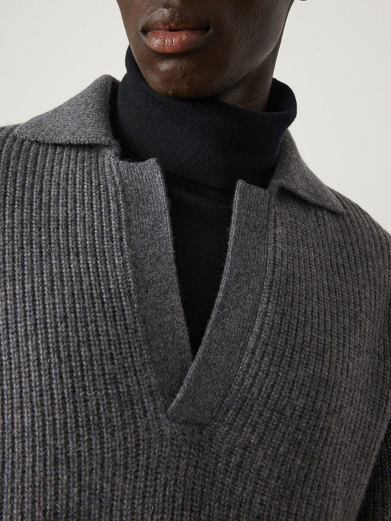 Damien Sweater Graphite | Lisa Yang | Grå mörkgrå v-ringad tröja med krage i 100% kashmir