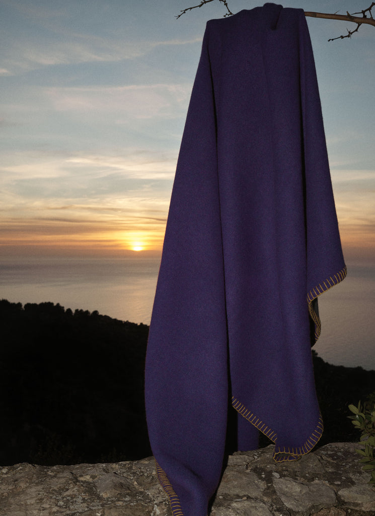 Stockholm Blanket Deep Violet Graphite | Lisa Yang | Lila grå filt pläd i 100% kashmir