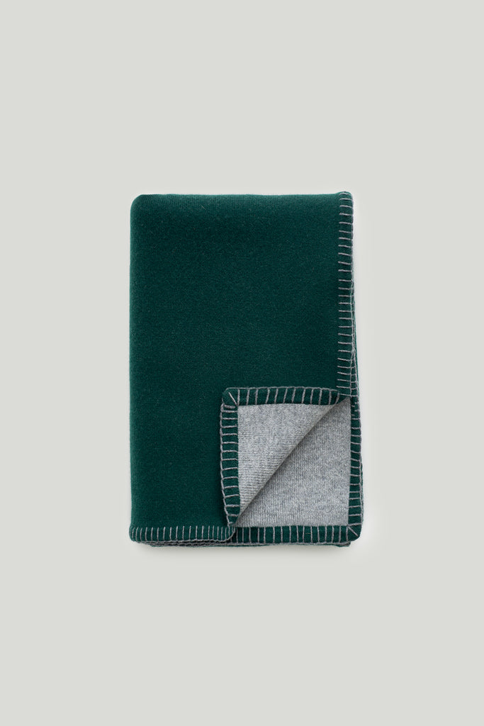 Stockholm Blanket Pine Grey | Lisa Yang | Grön grå filt pläd i 100% kashmir