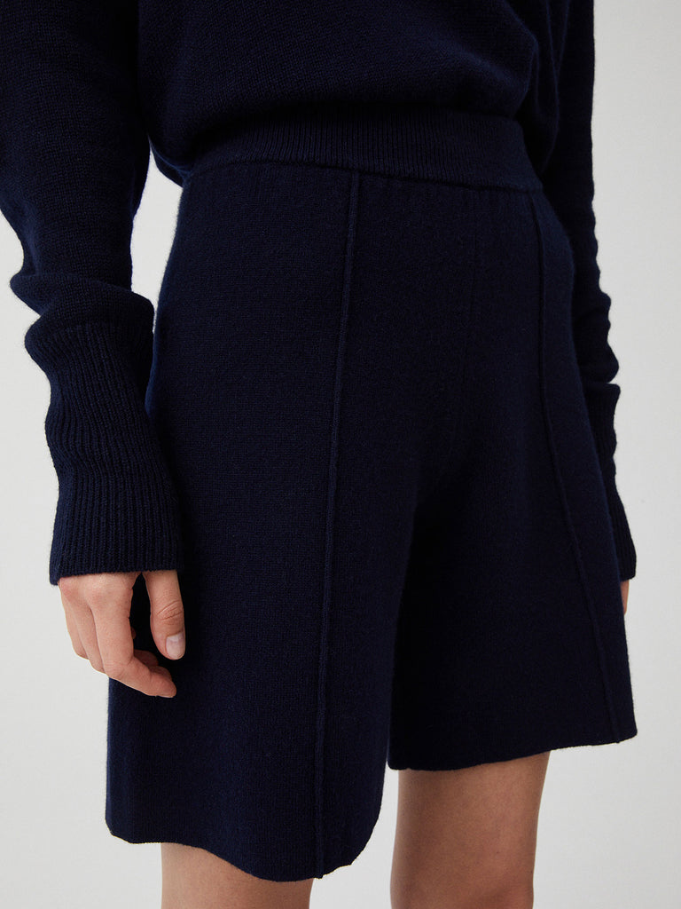 Maris Shorts Navy | Lisa Yang | Blå mörkblå shorts i 100% kashmir